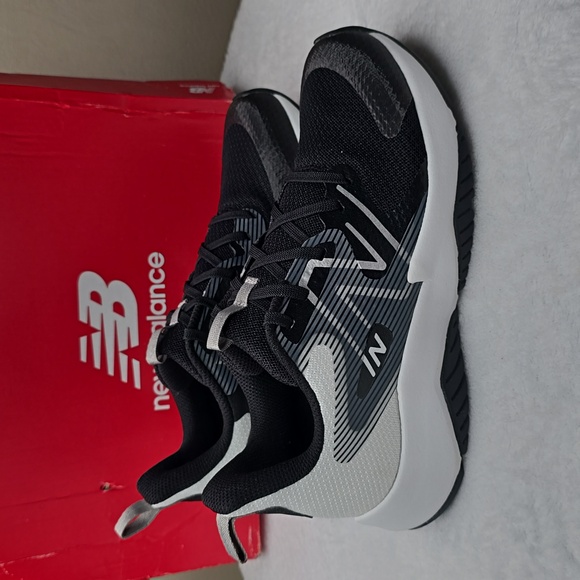 NIB New Balance Rave Run v2 Kids Sz 5 - Picture 3 of 9